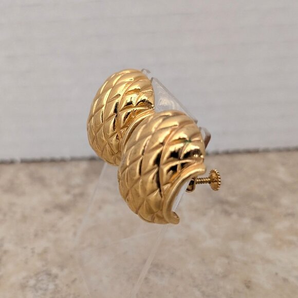 NAPIER Vintage Textured Smooth Gold Tone Screwback Clip On Earrings - Picture 2 of 11